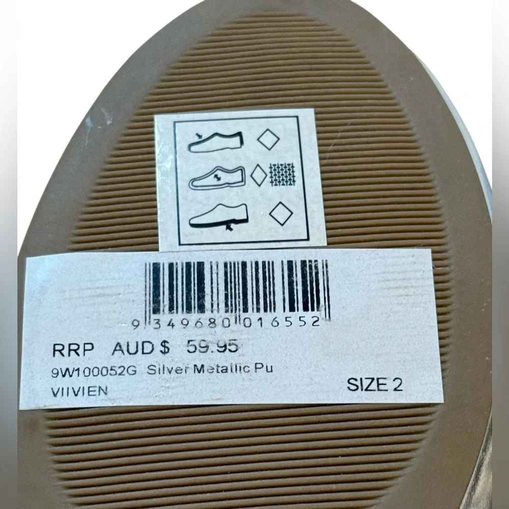 Nine West Vivien Metallic Silver Flats Size 2 M NWT - Picture 14 of 15
